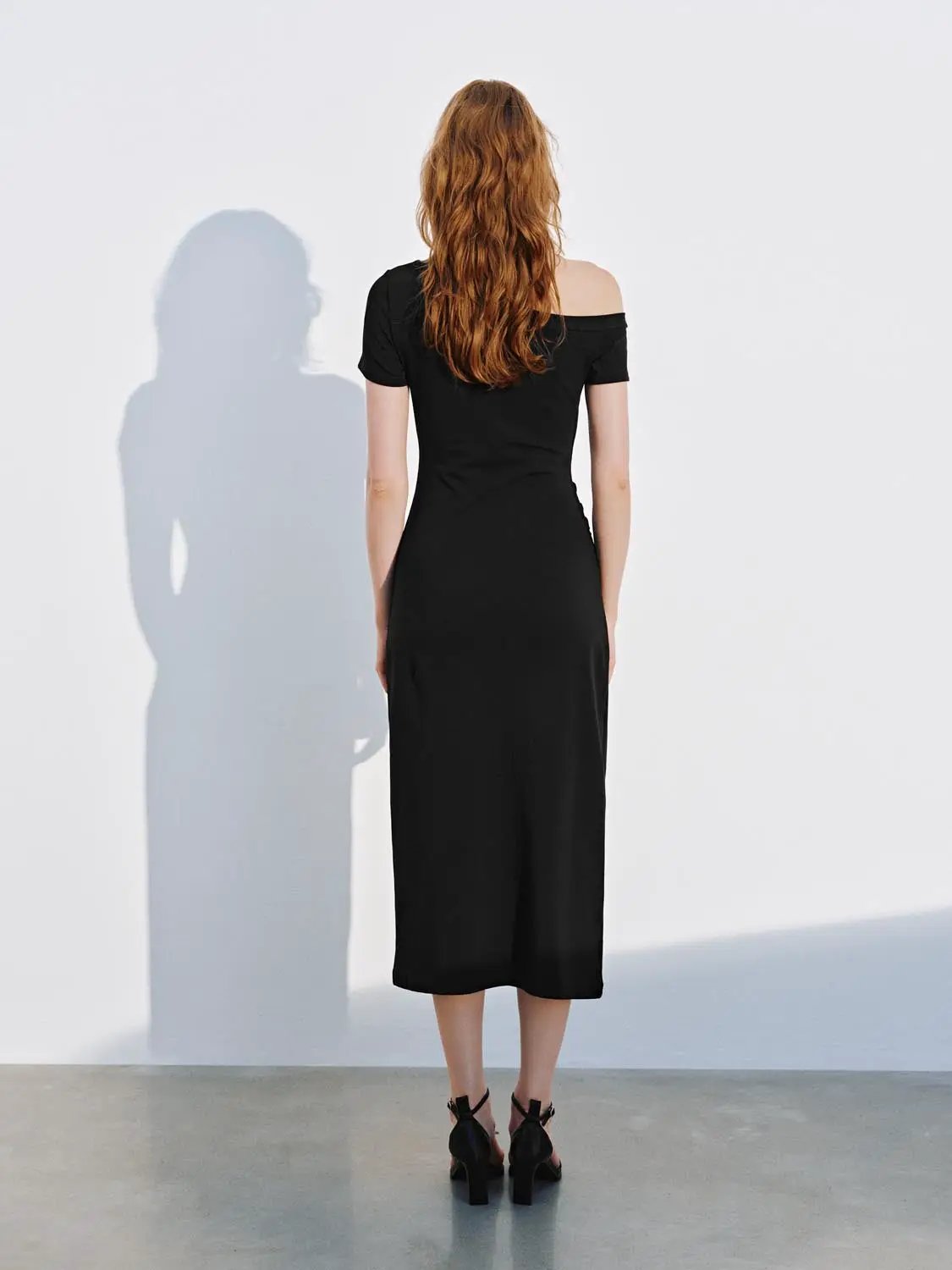 Cotton Stretch One Shoulder Short Sleeve Ruched Midi Dress - Image 6