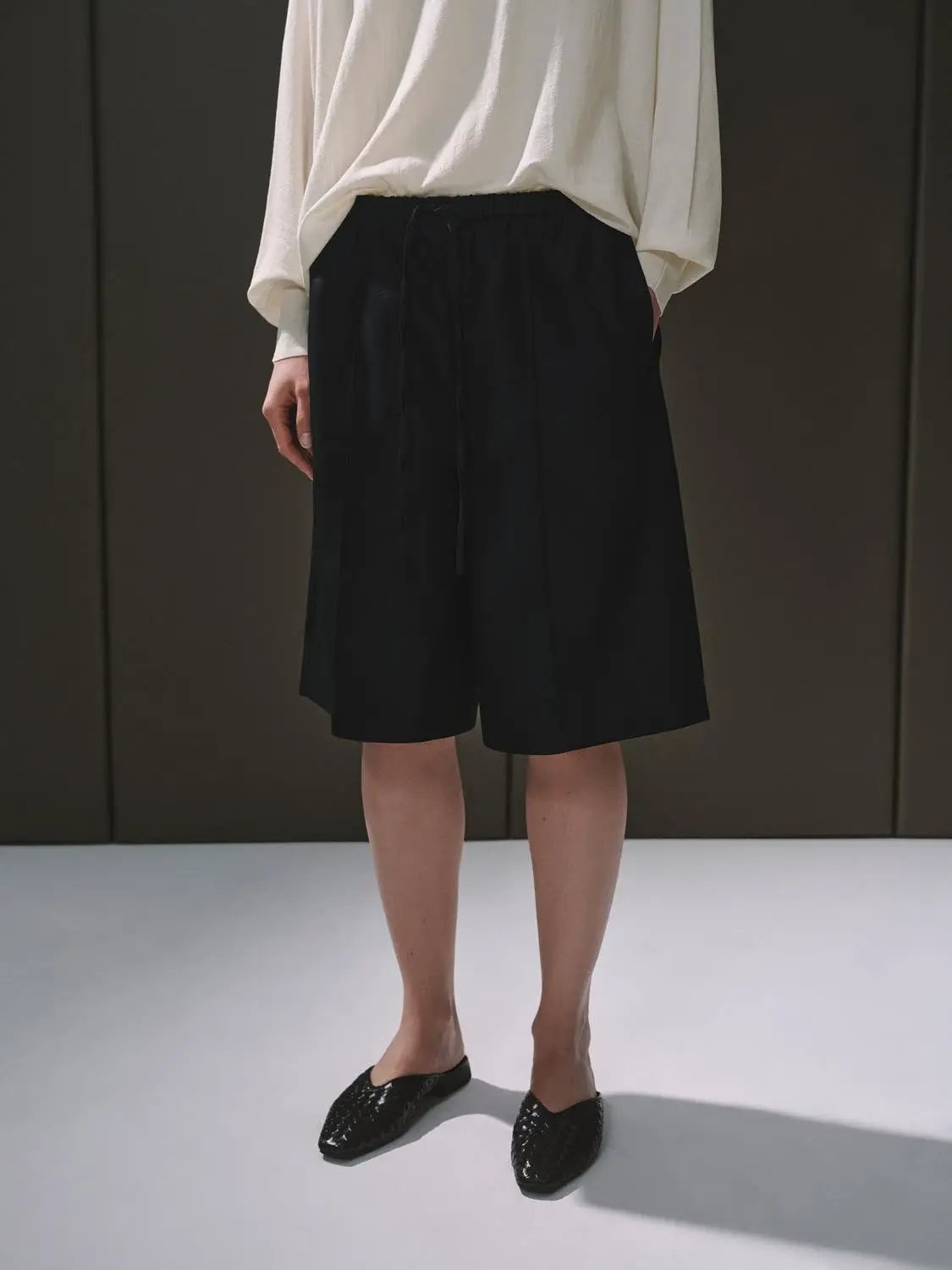 Wool Blend Drawstring Wide Leg Tailored Shorts - Image 3